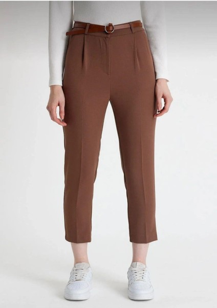 Dar Paça Pileli Kemerli Mevsimlik Kumaş Kadın Pantolon