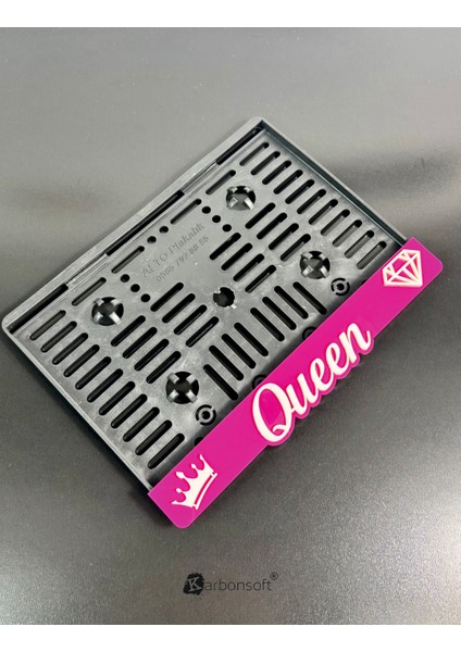 Motosikletiniz İçin Şıklık! Pembe "Queen" Pleksi Motosiklet Plakalığı modelleri