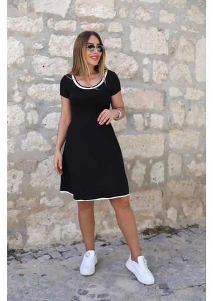 Kadın Yaka ve Etek Ucu Biyeli Kısa Elbise