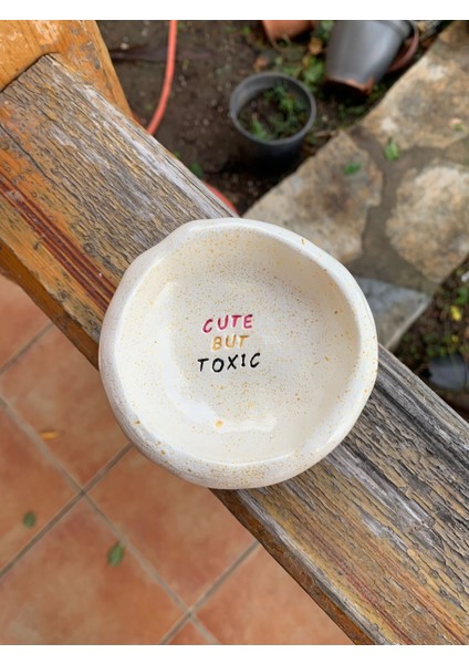 El Yapımı Seramik Takı Tabağı Dekoratif Mumluk Cute But Toxic