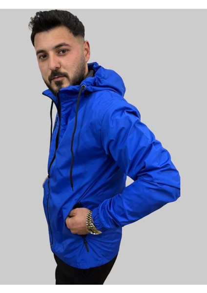 Erkek Kapüşonlu File Detaylı Saks Mavisi Yağmurluk