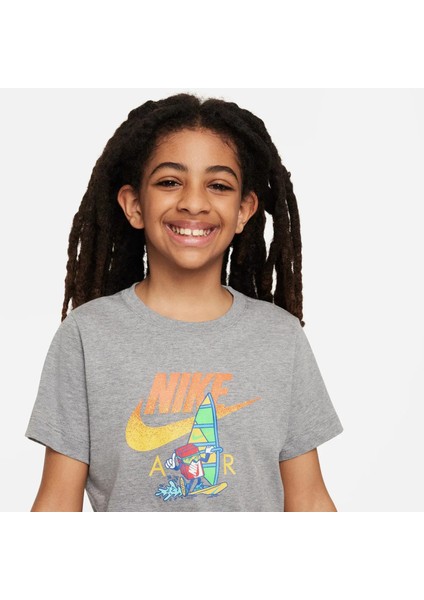 FV5346 091 Nike Sportswear Boxy 2 Çocuk Gri Günlük Spor T-Shirt fiyatları