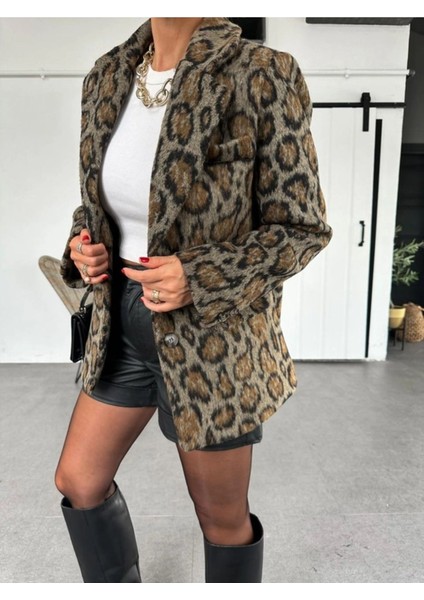 Magarde Kadın Yumuşak Dokulu Klasik Mono Yakalı Leopar Desen Ceket