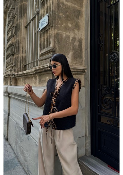 Siyah Kaşe Yelek Kenarları Biye Detay modelleri