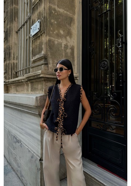 Siyah Kaşe Yelek Kenarları Biye Detay indirimleri