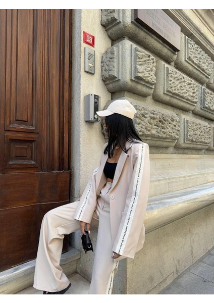 Yanları Yazı Şeritli Ceket-Pantolon Takım - Bej