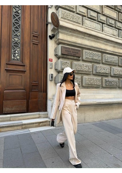 Yanları Yazı Şeritli Ceket-Pantolon Takım - Bej indirimleri