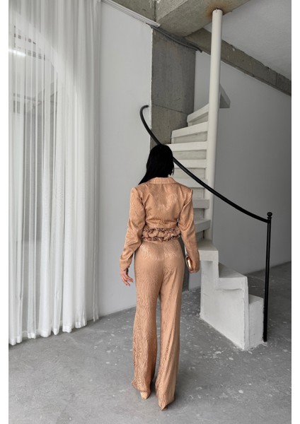 Jakarlı Bluzu Tasarım Detaylı Bej Ceket Pantolon Bluz 3 Lü Takım