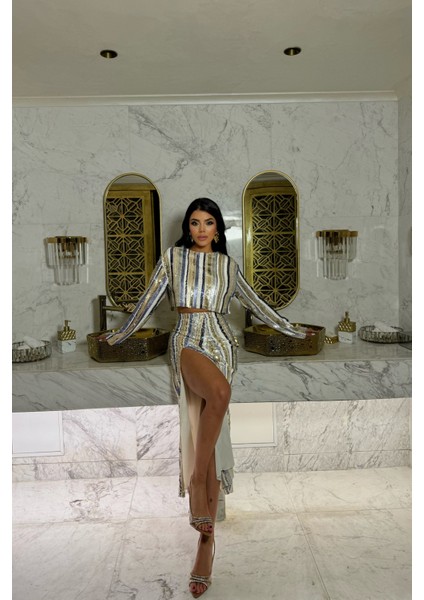 Mavi Şeritli Payet Yırtmaçlı Takım