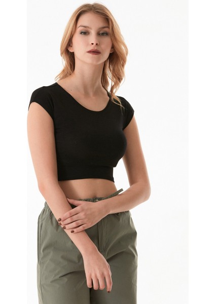 Basic Bisiklet Yaka Crop Tişört indirimleri