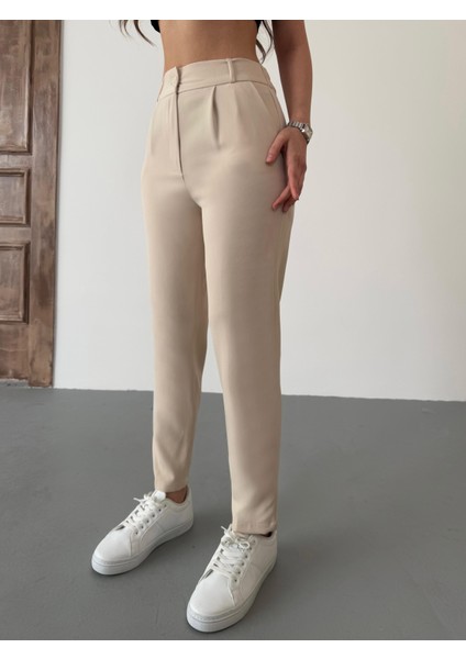 Kadın Yüksek Bel Lastikli Havuç Kesim Pensli Kumaş Pantolon