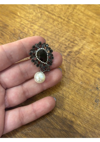 İnci Boncuklu Siyah Taşlı Kadın Broş Yaka İğnesi Giyim Aksesuarı 5x2 cm