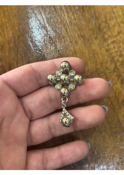 Zirkon Taşlı Tasarım Kadın Broş Yaka İğnesi Giyim Aksesuarı 5x3 cm fiyatları