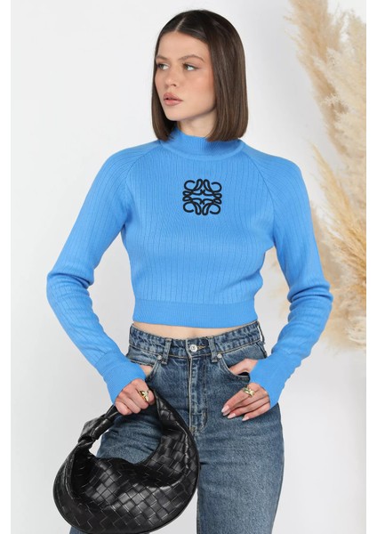 Ön Nakışlı Crop Top Triko Bluz