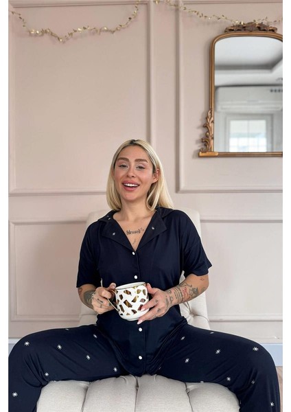 Lacivert Mystic Shine Desenli Bambu Önden Düğmeli Kısa Kol Pijama Takımı modelleri