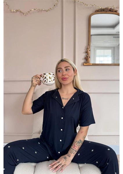 Lacivert Mystic Shine Desenli Bambu Önden Düğmeli Kısa Kol Pijama Takımı fırsatları
