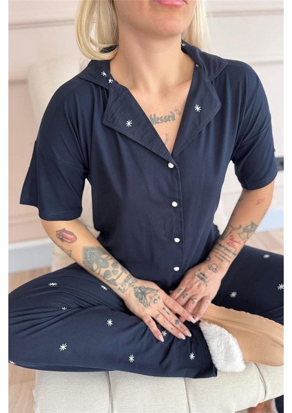 Lacivert Mystic Shine Desenli Bambu Önden Düğmeli Kısa Kol Pijama Takımı indirimleri