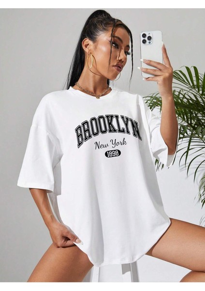 Kadın Brooklyn Baskılı Oversize Salaş Beyaz T-Shirt Ünisex Boyfirend indirimleri