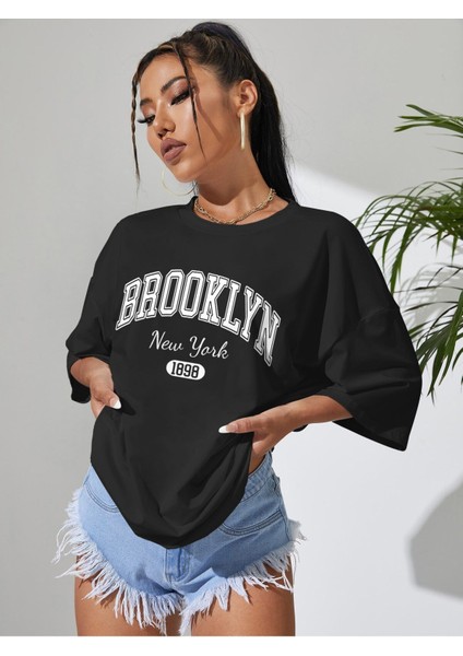 Kadın Brooklyn Baskılı Oversize Salaş Beyaz T-Shirt Ünisex Boyfirend modelleri