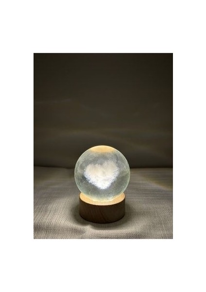 LED Işıklı Ahşap Standlı Kalpli 3D Cam Küre Kalp Işık