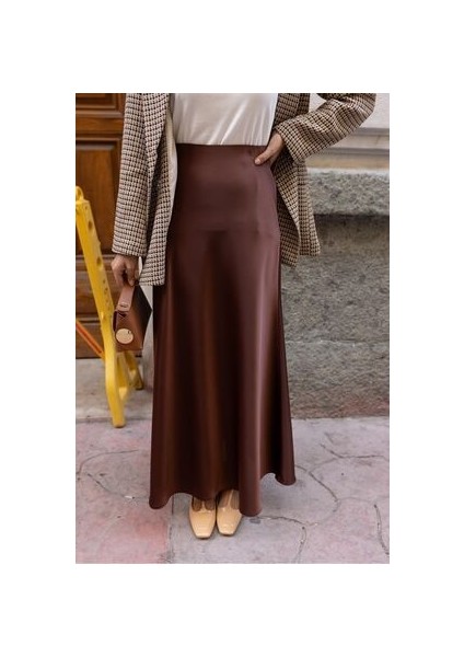 Kahve Yandan Gizli Fermuarlı Beli Lastikli Saten Etek
