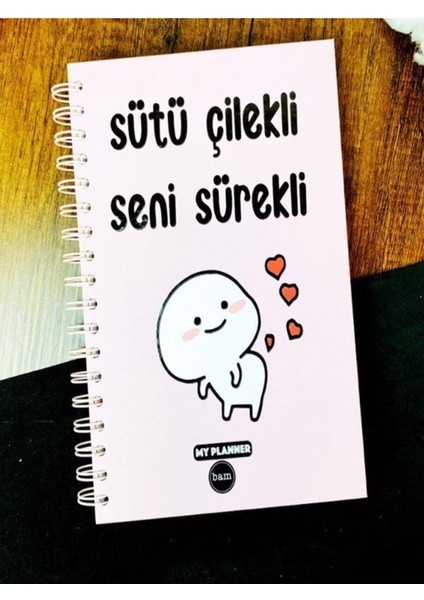 Konuşan Ajanda 17X24 Spiralli Stickerli Kuşe Kağıda Tarihsiz Ajanda Sütü Çilekli Seni Sürekli