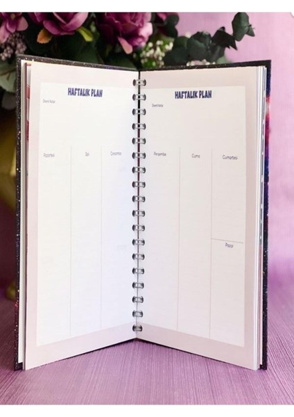 Konuşan Ajanda 17X24 Spiralli Stickerli Kuşe Kağıda Tarihsiz Ajanda Sütü Çilekli Seni Sürekli