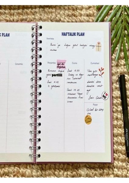 Konuşan Ajanda 17X24 Spiralli Stickerli Kuşe Kağıda Tarihsiz Ajanda Sütü Çilekli Seni Sürekli