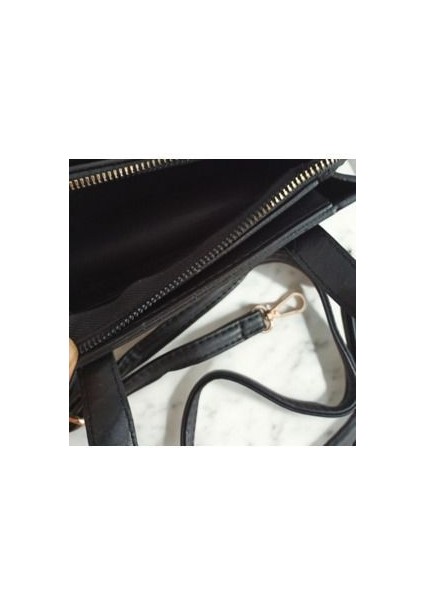 Kadın Şık Tasarımlı El ve Omuz Çantası fırsatları