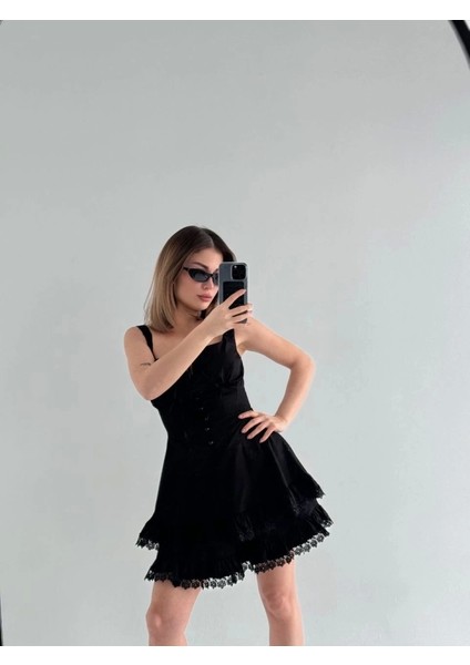 Kadın Kare Yaka Mini Askılı Dantel Detaylı Siyah Elbise