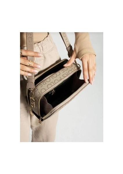 Polo Of Colors Çok Bölmeli Çapraz Kullanıma Uygun Omuz Çantası Ölçüler 16*21 modelleri