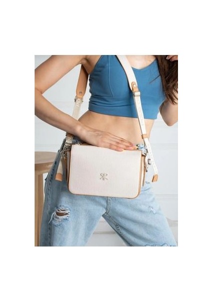 Polo Of Colors Çapraz Kullanıma Uygun Omuz Çantası Ölçüler 16 X22