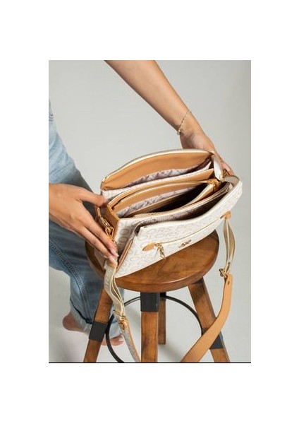 Polo Of Colors Beyaz Çapraz Kullanıma Uygun Çok Bölmeli Çanta fiyatları