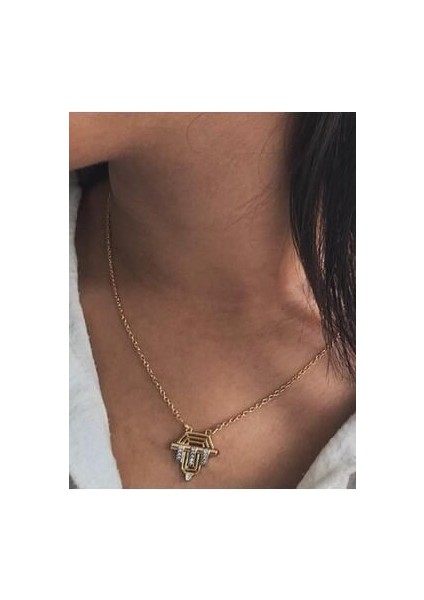 Zirkon Taşlı Üçgen Figür Leyla Kolye