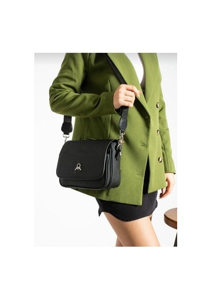 Mega Polo Çarpraz Kullanıma Uygun Kadın Omuz Çantası