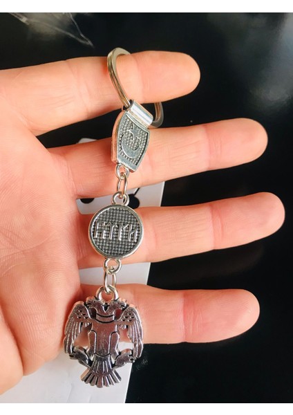Selçuklu Amblemli ve Türk Bayraklı Metal Anahtarlık Şık ve Dayanıklı Tasarım