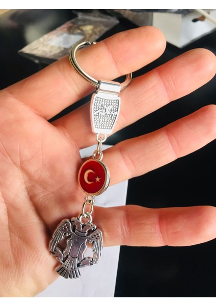 Selçuklu Amblemli ve Türk Bayraklı Metal Anahtarlık Şık ve Dayanıklı Tasarım