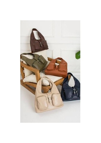 Önden Iki Cepli Fermuarlı Mıknatıs Kapama Kadın Omuz Çantası Ölçüler En 40 cm Boy 26 cm fiyatları