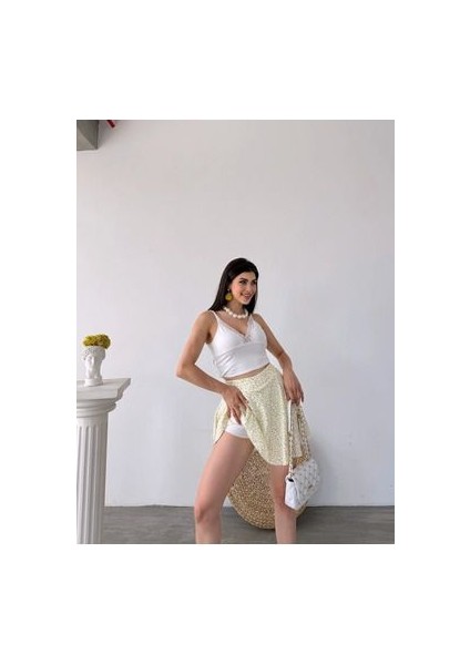 Çiçek Desenli Şortlu Mini Etek