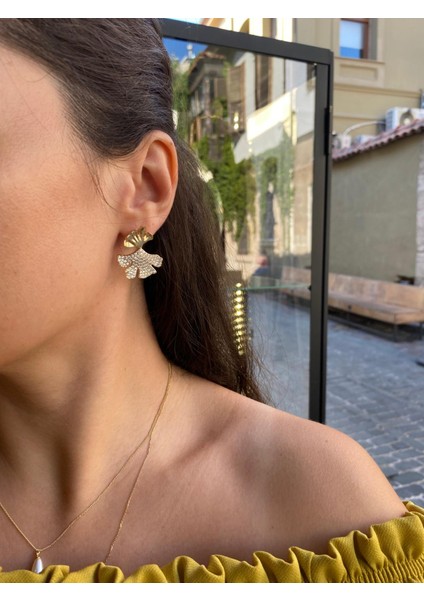 Gold 14K Zirkon Taşlı Yaprak Küpe