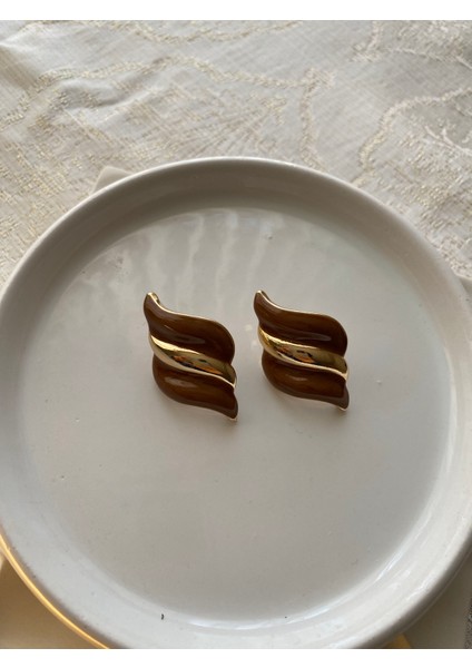 Vintage Dalga Desenli Kahverengi Gold Detaylı Küpe