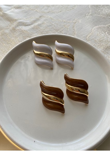 Vintage Dalga Desenli Kahverengi Gold Detaylı Küpe