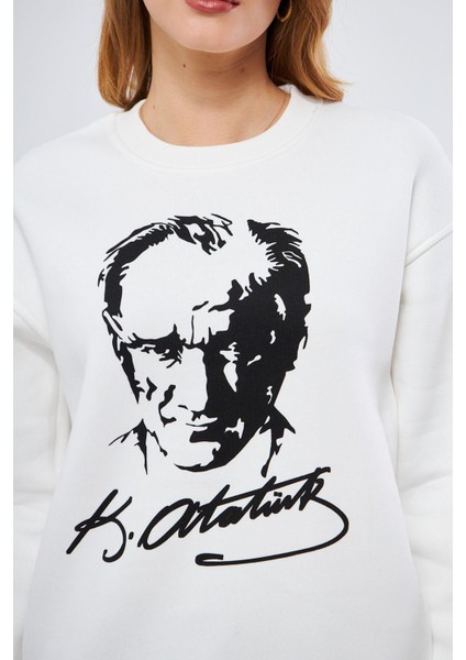 Cumhuriyet Koleksiyonu Atatürk Baskılı Imzalı Sweatshirt - Beyaz fiyatları