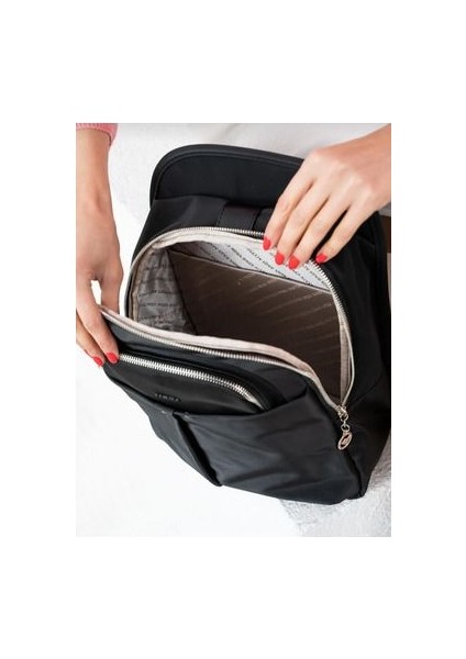 Mega Paraşüt Kumaştan Kadın Sırt Çantası Ölçüler 34X26 cm fiyatları