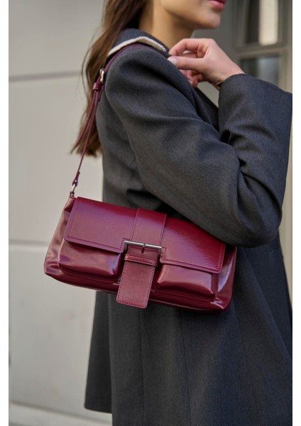 Bordo Kadın Kaplamalı El ve Omuz Çantasi