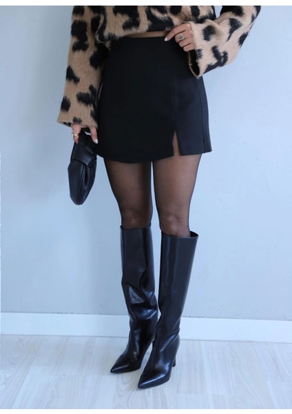 Siyah Minik Yırtmaç Detay Şort Etek