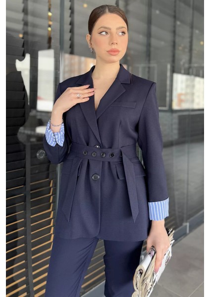 Gömlek Garnili Yırtmaç Detaylı Kadın Kuşaklı Blazer Ceket