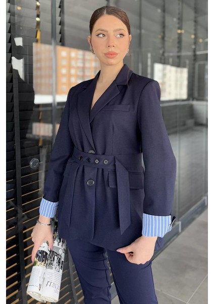 Gömlek Garnili Yırtmaç Detaylı Kadın Kuşaklı Blazer Ceket
