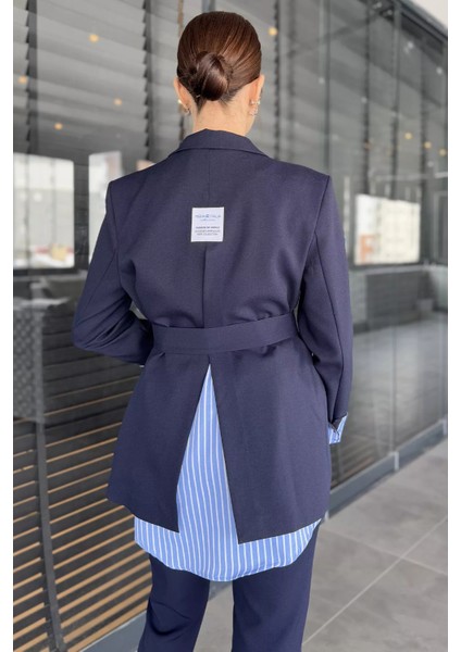 Gömlek Garnili Yırtmaç Detaylı Kadın Kuşaklı Blazer Ceket