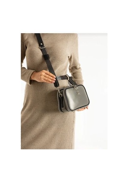 Mega Polo Çok Bölmeli Kadın Omuz Çantası